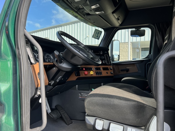 FREIGHTLINER CASCADIA 126SLP 2021