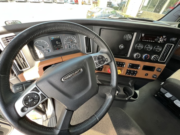 FREIGHTLINER CASCADIA 126SLP 2021