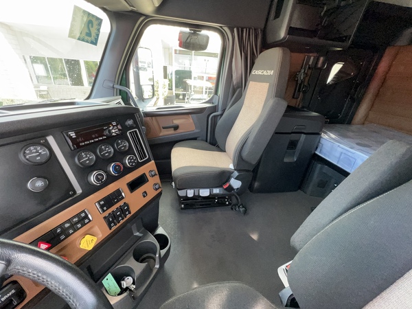 FREIGHTLINER CASCADIA 126SLP 2021