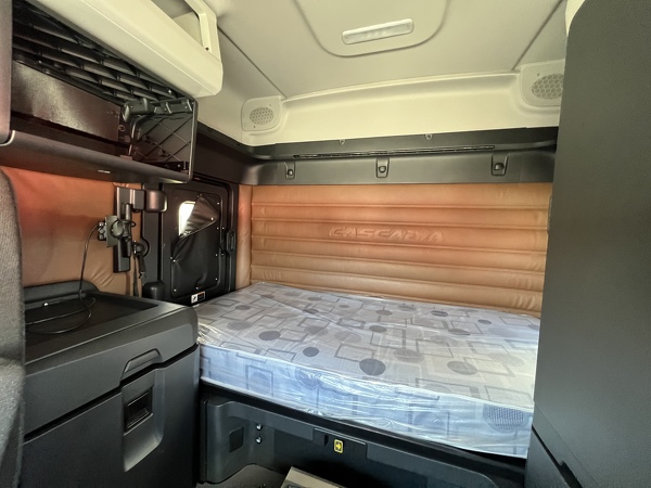 FREIGHTLINER CASCADIA 126SLP 2021