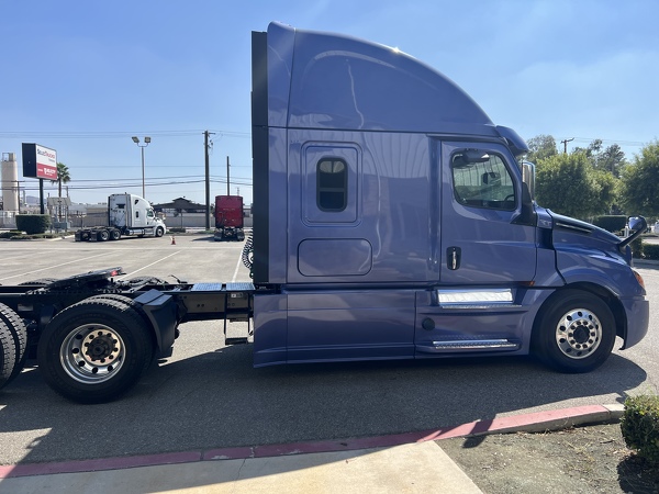 FREIGHTLINER CASCADIA 126SLP 2020