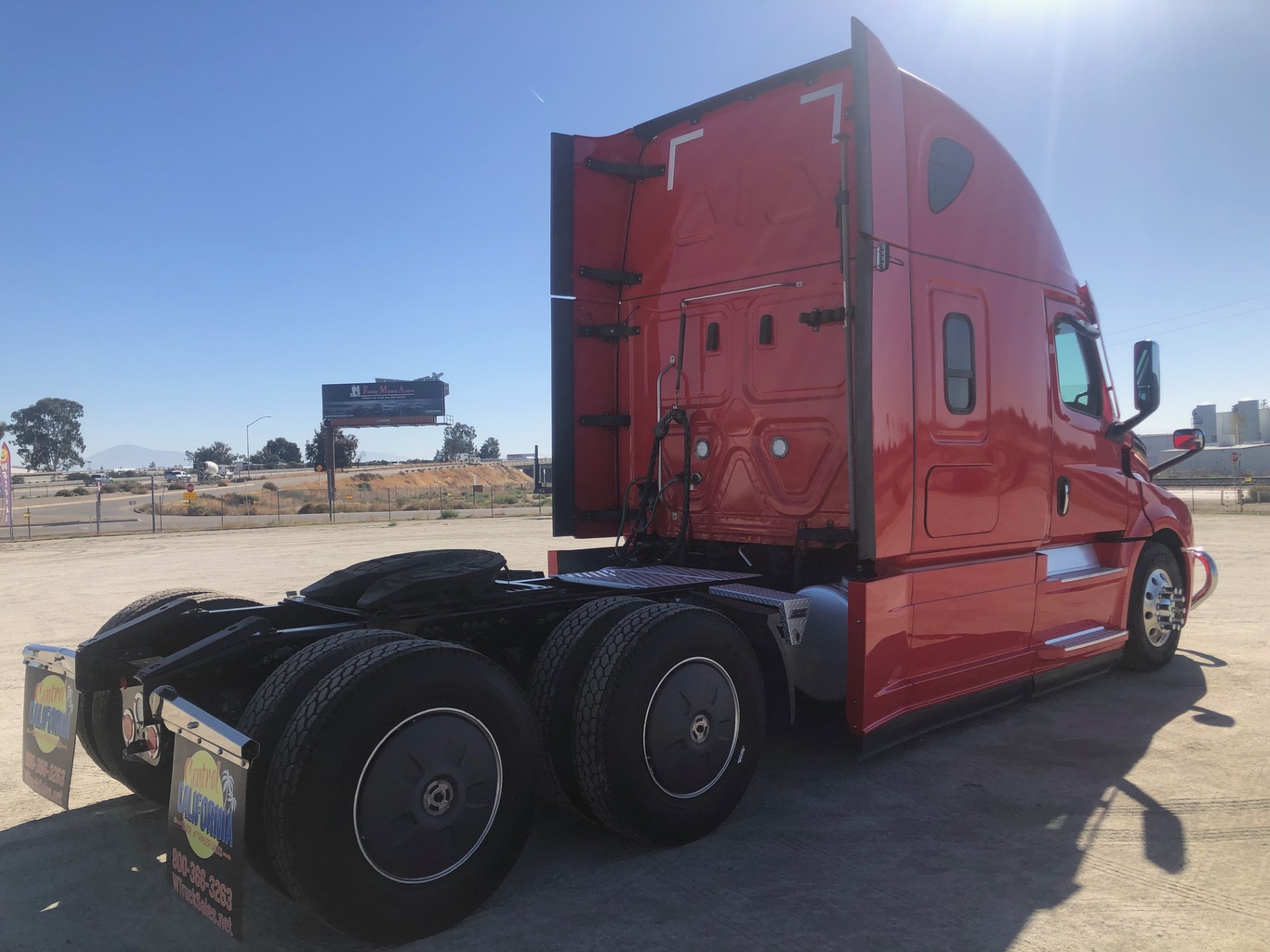 2022 FREIGHTLINER CASCADIA 126SLP - image 2