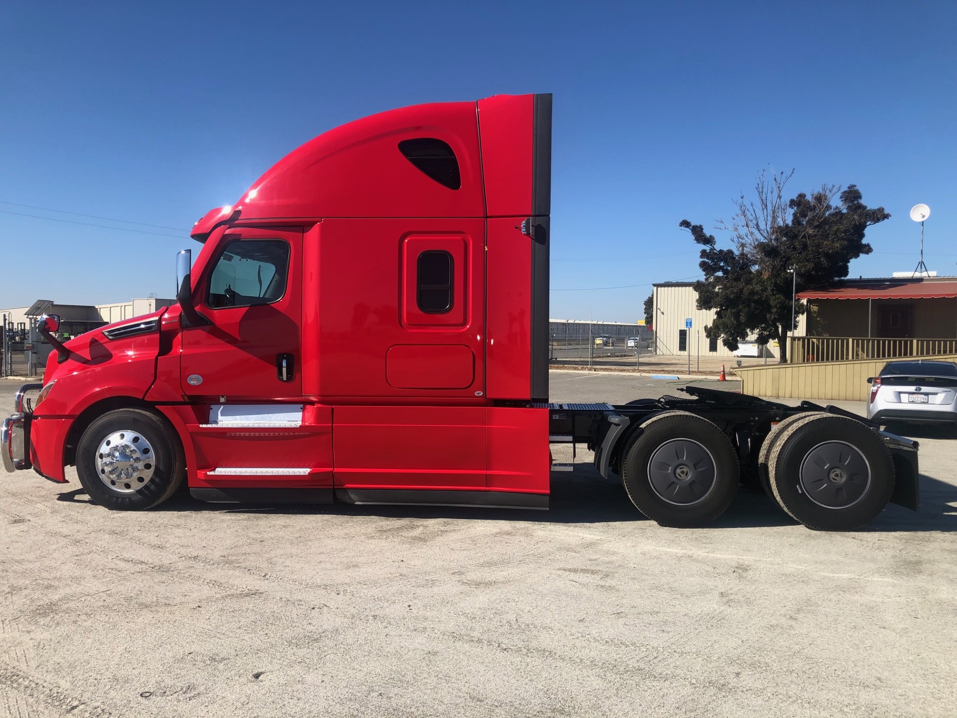 2022 FREIGHTLINER CASCADIA 126SLP - image 7