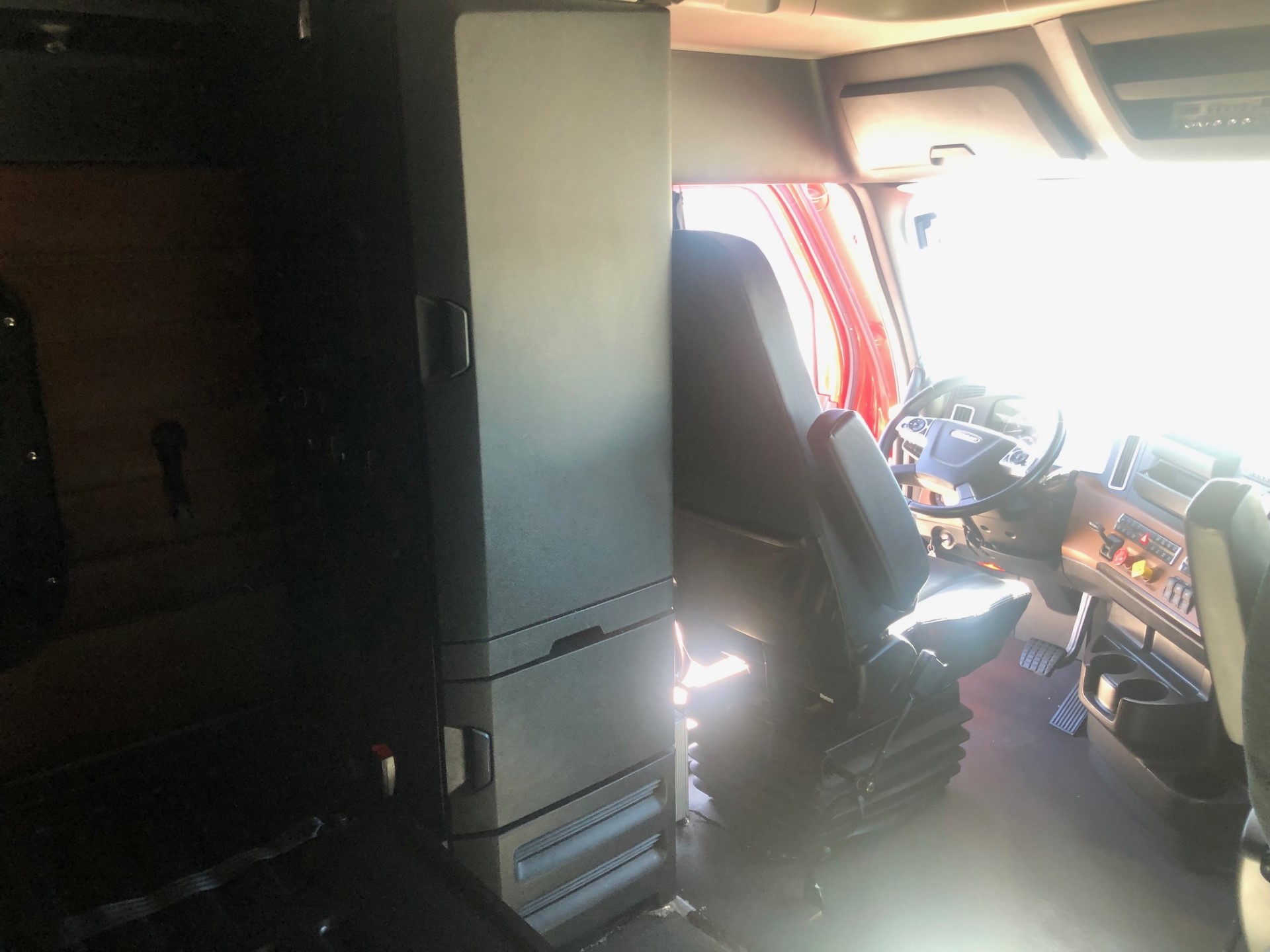 2022 FREIGHTLINER CASCADIA 126SLP - image 17