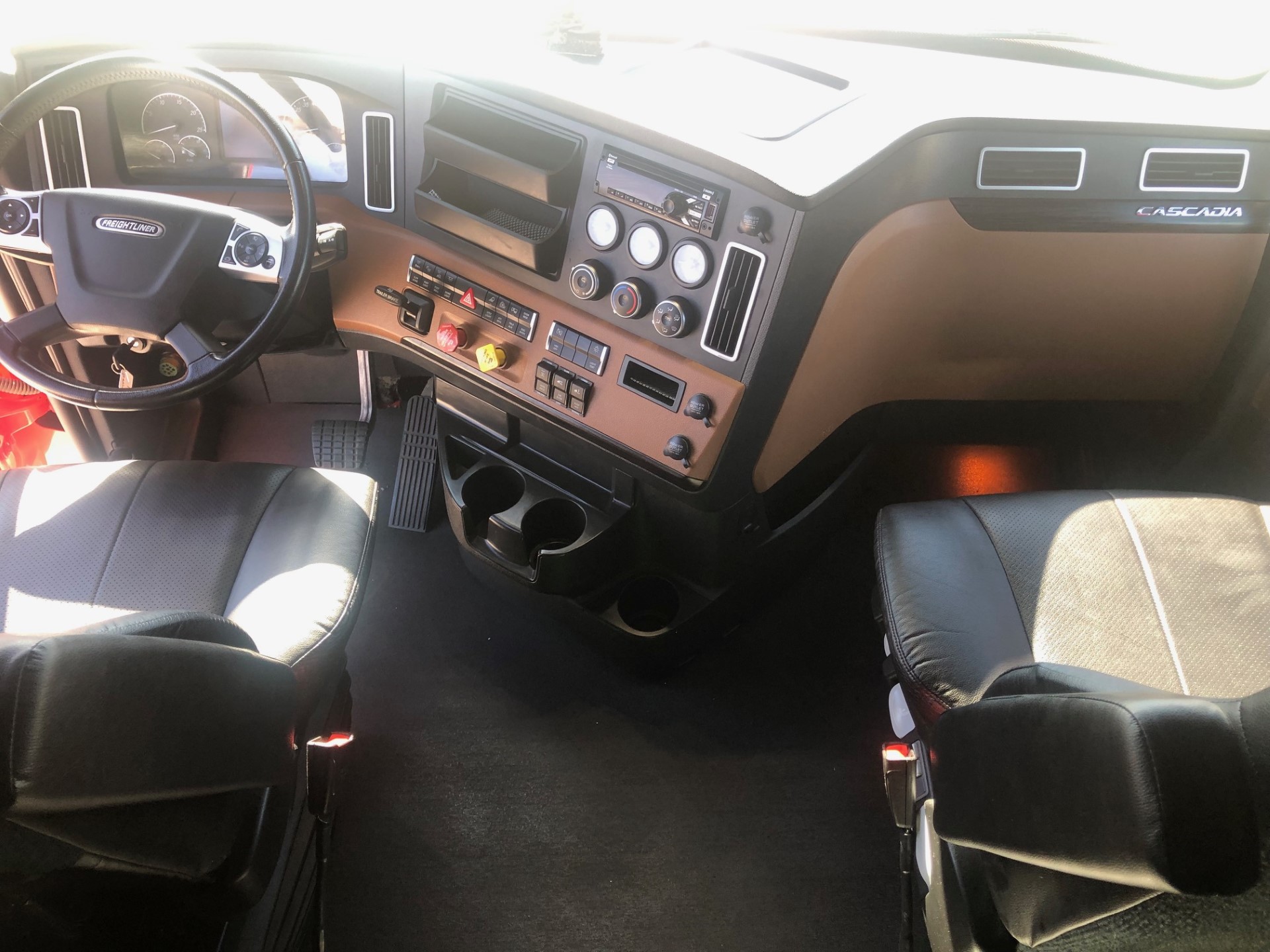 2022 FREIGHTLINER CASCADIA 126SLP - image 19