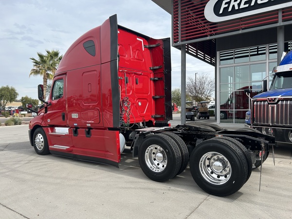 FREIGHTLINER CASCADIA 126SLP 2021