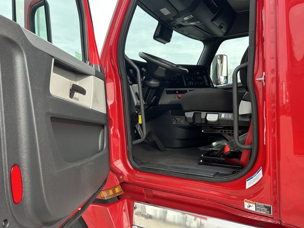 FREIGHTLINER CASCADIA 126SLP 2021