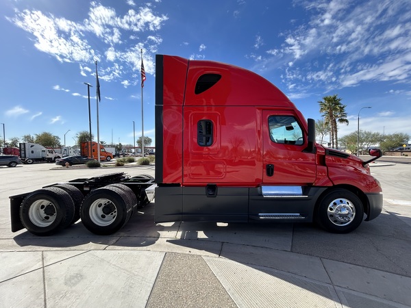 FREIGHTLINER CASCADIA 126SLP 2022