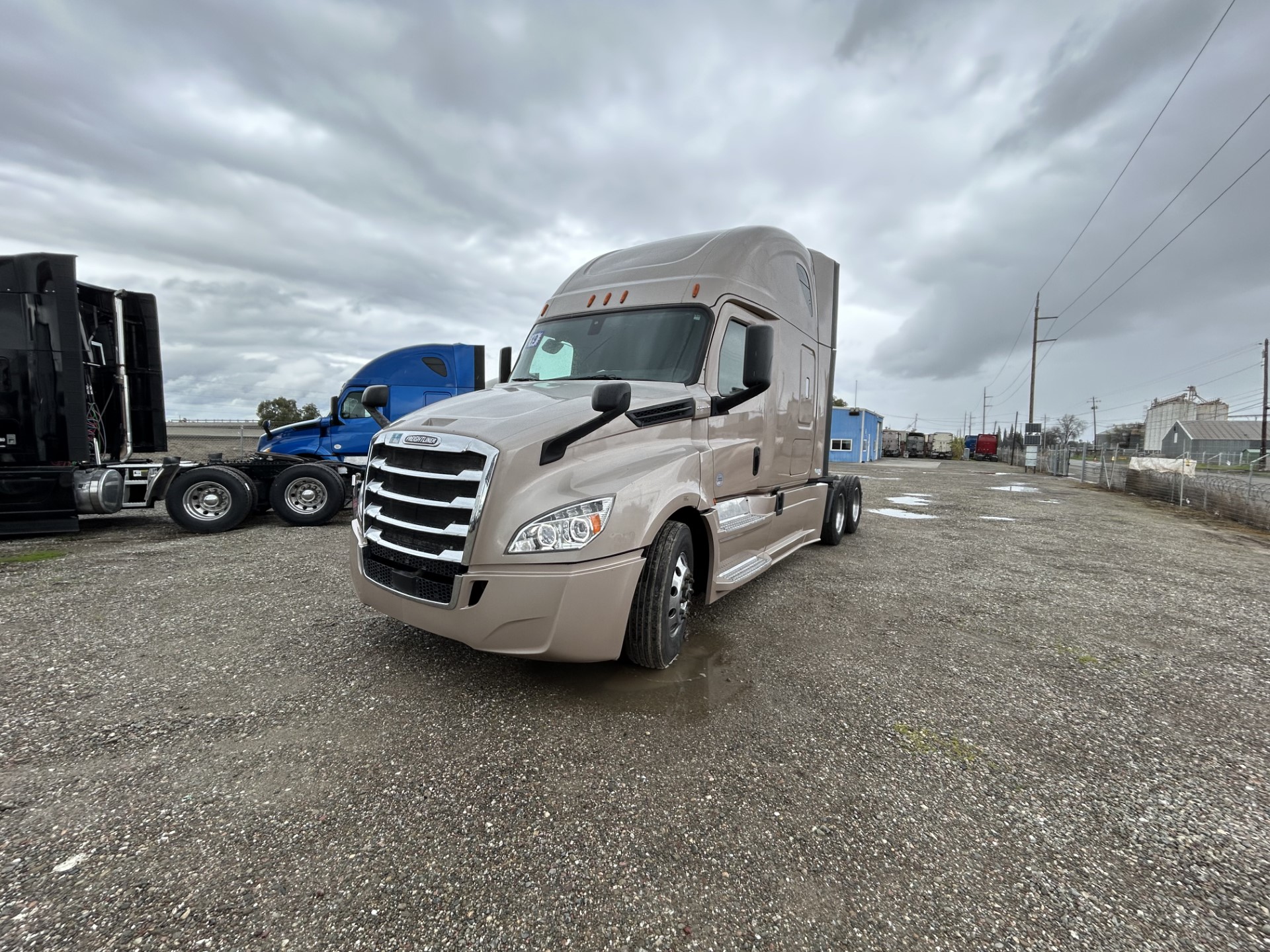 2019 FREIGHTLINER CASCADIA 126SLP - image 1