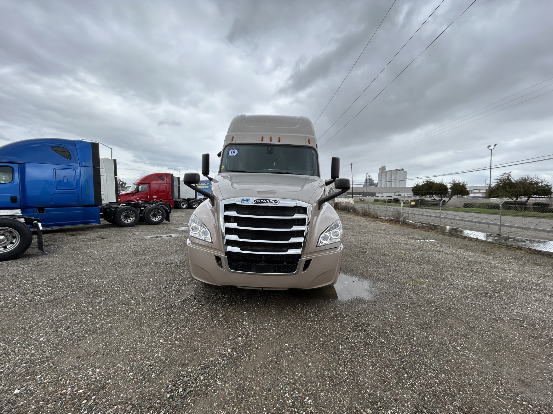 2019 FREIGHTLINER CASCADIA 126SLP - image 2
