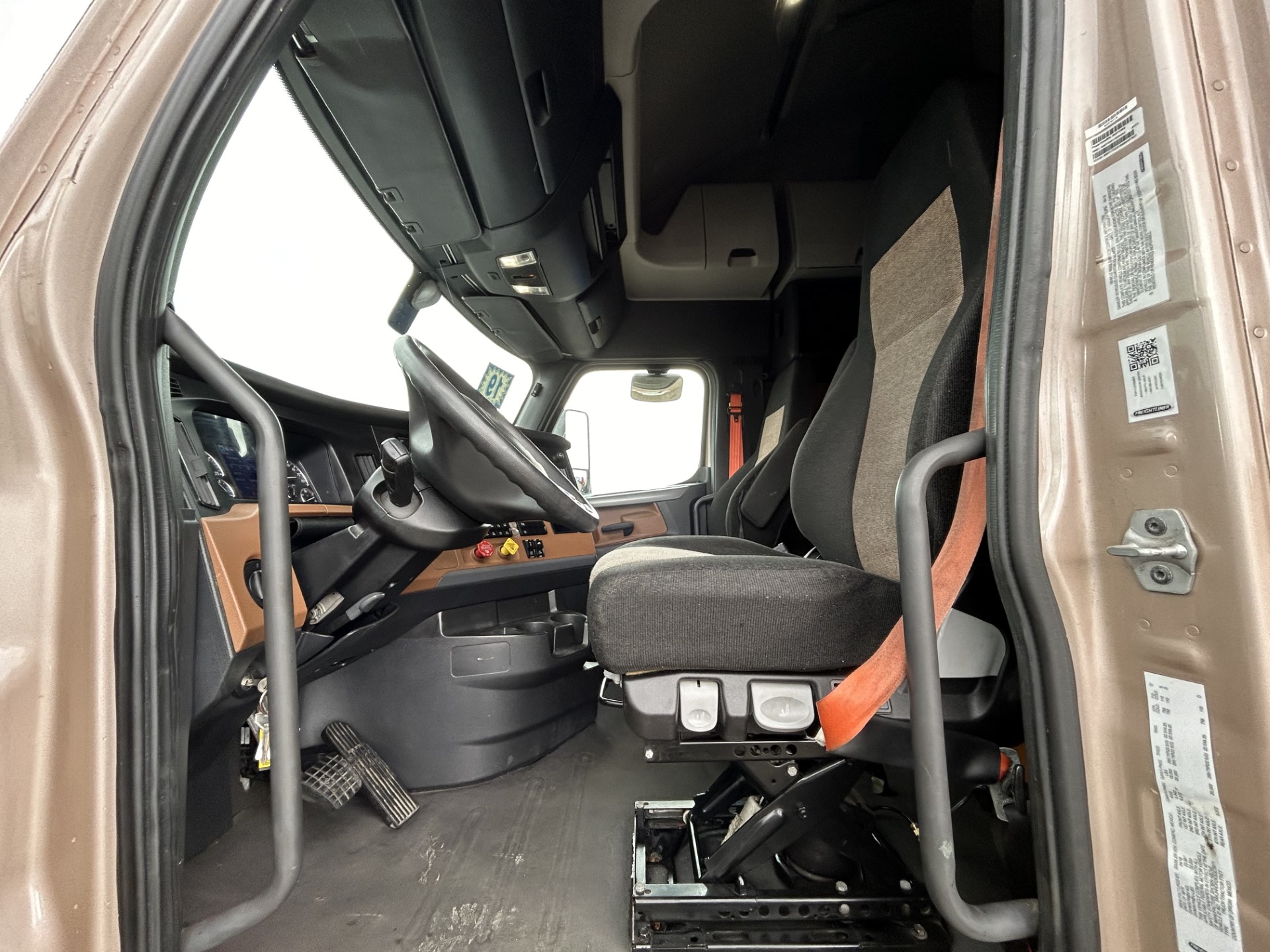 2019 FREIGHTLINER CASCADIA 126SLP - image 10
