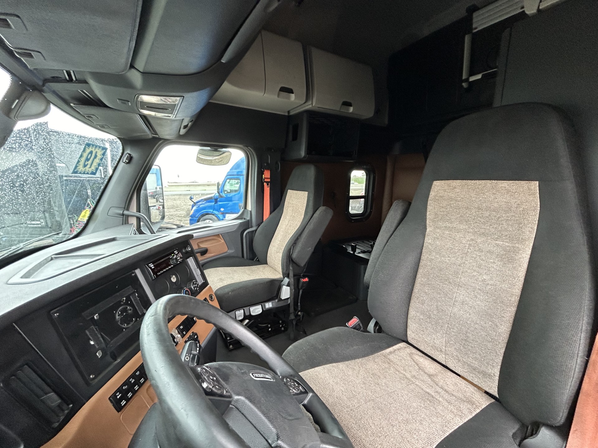 2019 FREIGHTLINER CASCADIA 126SLP - image 11