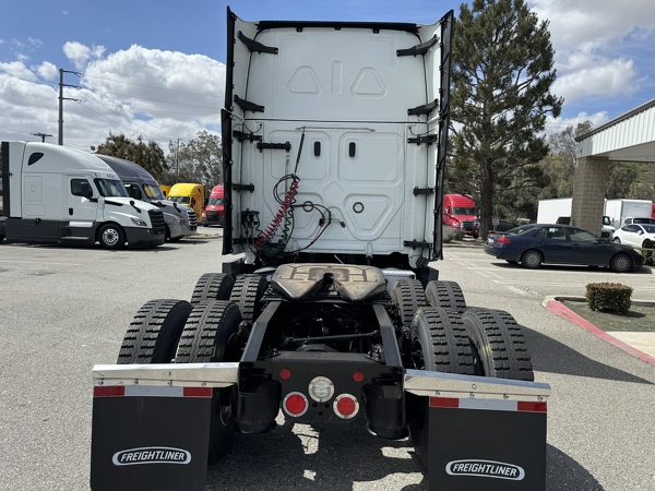 FREIGHTLINER CASCADIA 126SLP 2022