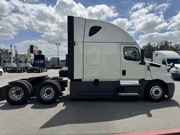 FREIGHTLINER CASCADIA 126SLP 2022