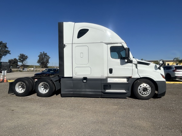 FREIGHTLINER CASCADIA 126SLP 2022