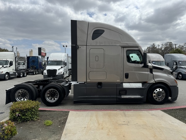 FREIGHTLINER CASCADIA 126SLP 2023