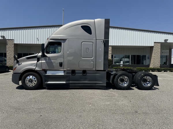 FREIGHTLINER CASCADIA 126SLP 2023