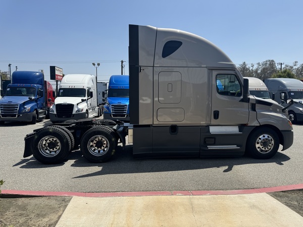 FREIGHTLINER CASCADIA 126SLP 2023