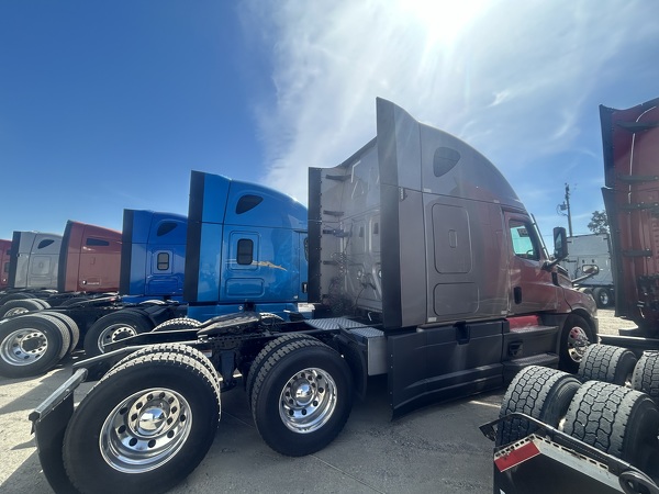 FREIGHTLINER CASCADIA 126SLP 2022