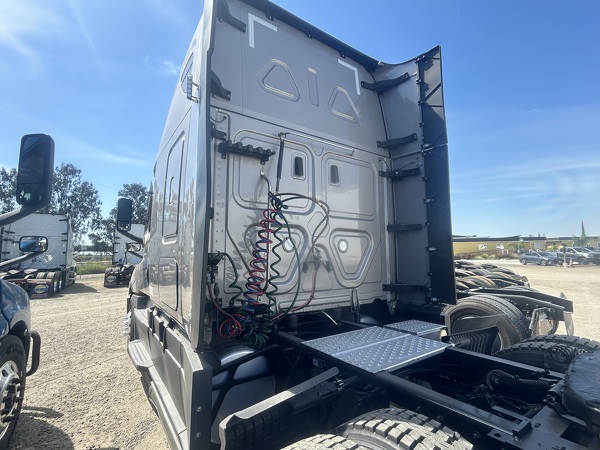 FREIGHTLINER CASCADIA 126SLP 2022