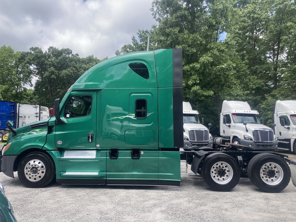 FREIGHTLINER CASCADIA 126SLP 2021