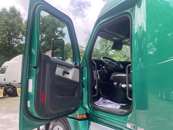 FREIGHTLINER CASCADIA 126SLP 2021