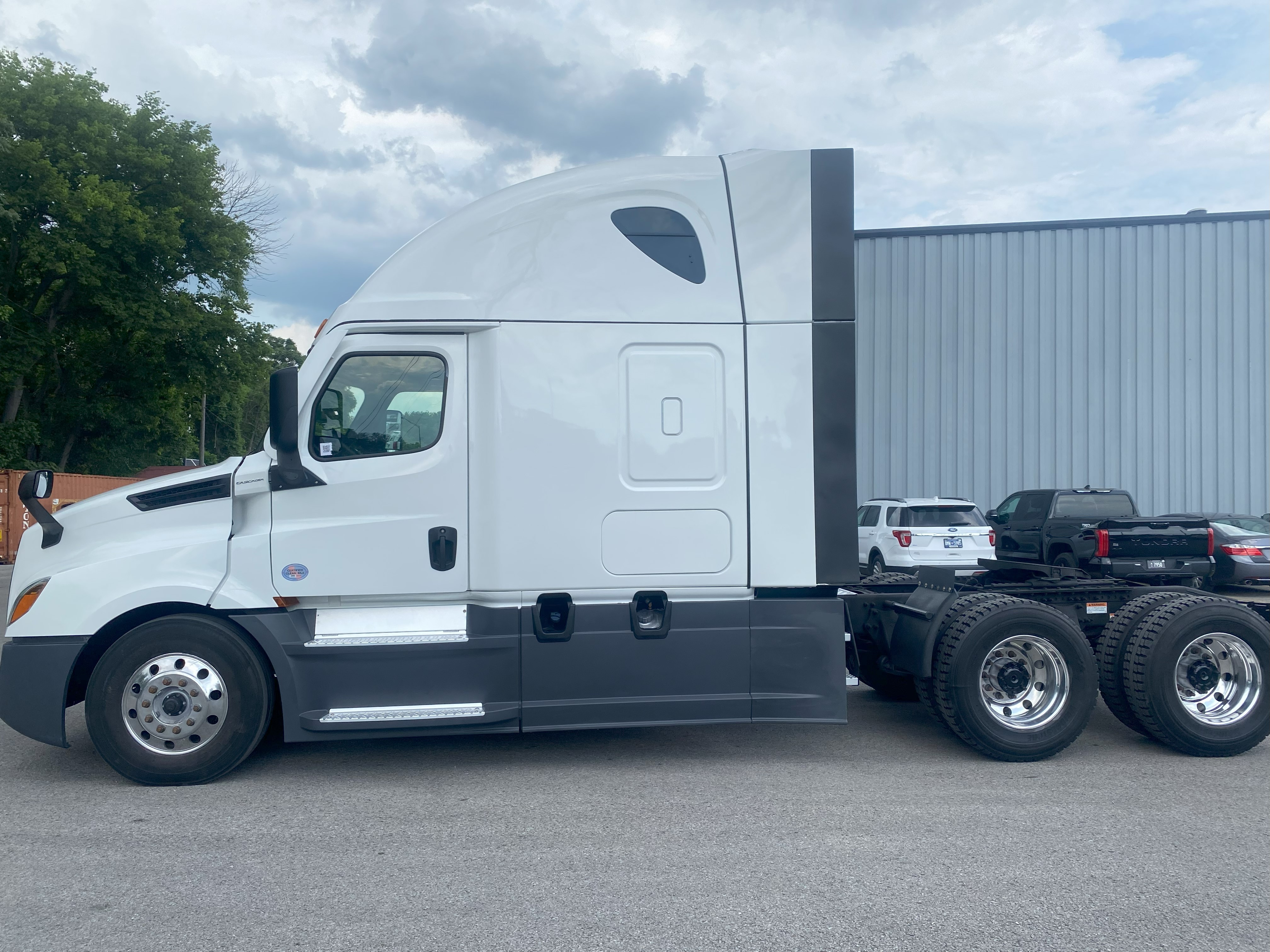 2022 FREIGHTLINER CASCADIA 126SLP - image 2