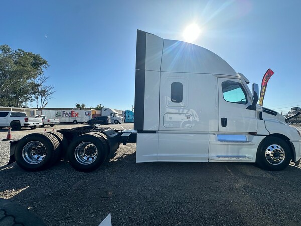 FREIGHTLINER CASCADIA 126SLP 2022