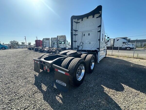 FREIGHTLINER CASCADIA 126SLP 2022