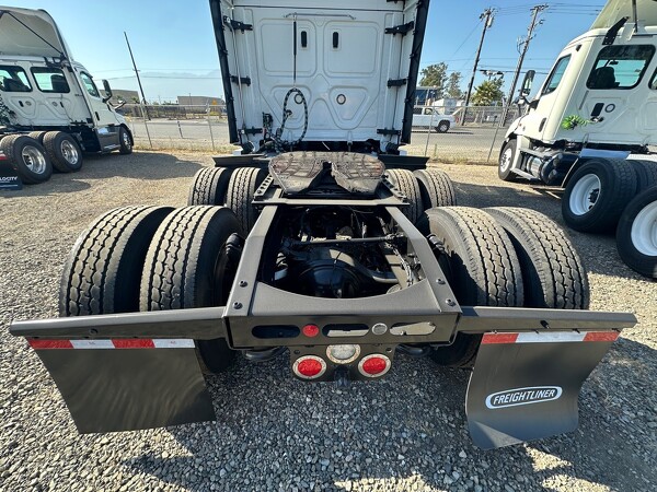 FREIGHTLINER CASCADIA 126SLP 2022