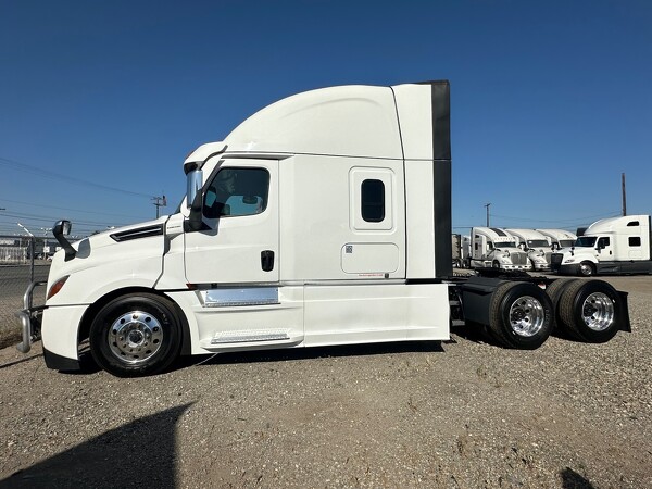 FREIGHTLINER CASCADIA 126SLP 2022