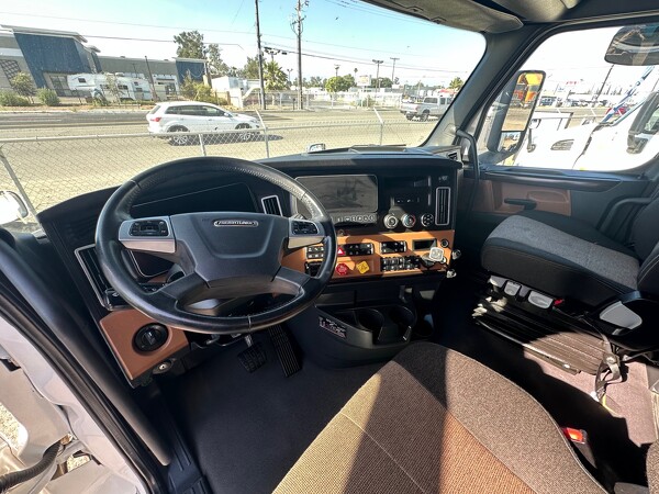 FREIGHTLINER CASCADIA 126SLP 2022