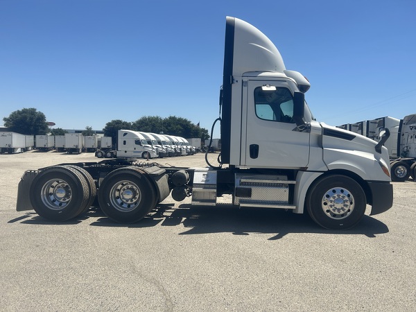 FREIGHTLINER CASCADIA 126DC 2021