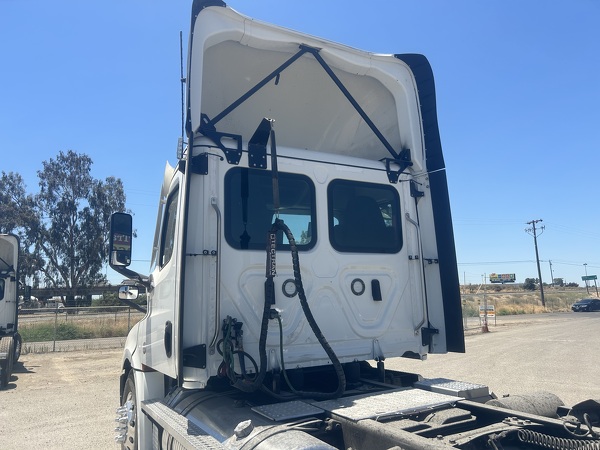 FREIGHTLINER CASCADIA 126DC 2021