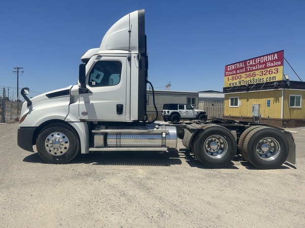 FREIGHTLINER CASCADIA 126DC 2021