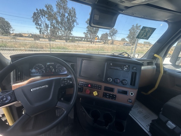 FREIGHTLINER CASCADIA 126DC 2021