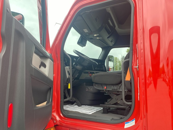 FREIGHTLINER CASCADIA 126SLP 2021