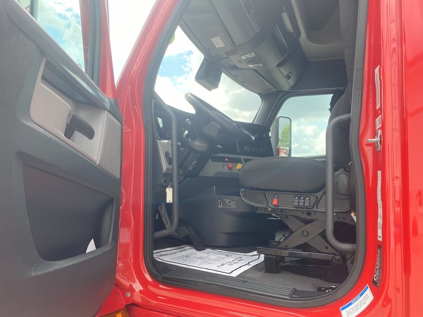 FREIGHTLINER CASCADIA 126SLP 2021