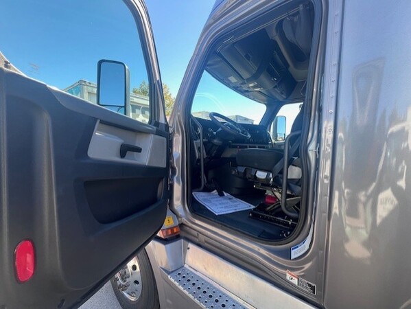 FREIGHTLINER CASCADIA 126SLP 2020