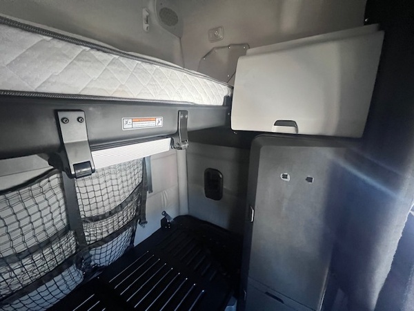 FREIGHTLINER CASCADIA 126SLP 2020