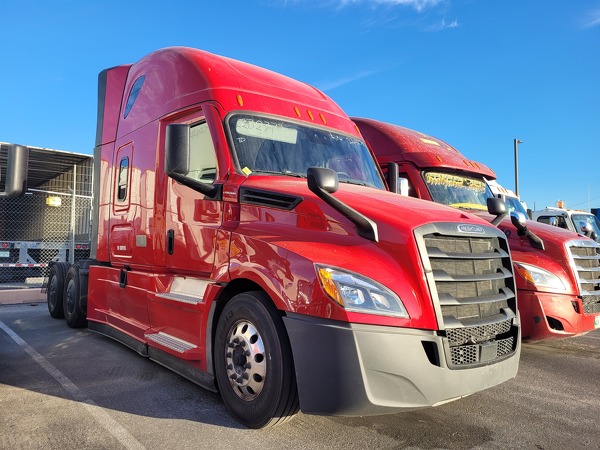 FREIGHTLINER CASCADIA 126SLP 