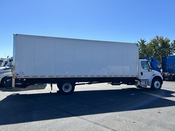 FREIGHTLINER M2 26K Box Truck 2022