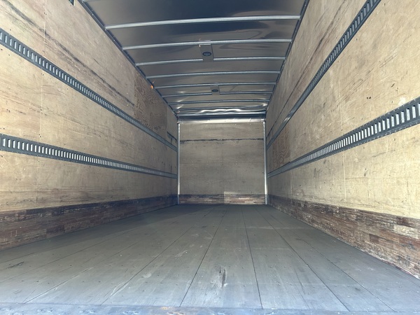 FREIGHTLINER M2 26K Box Truck 2022