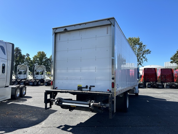 FREIGHTLINER M2 26K Box Truck 2022