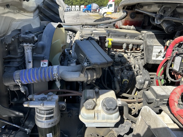 FREIGHTLINER M2 26K Box Truck 2022