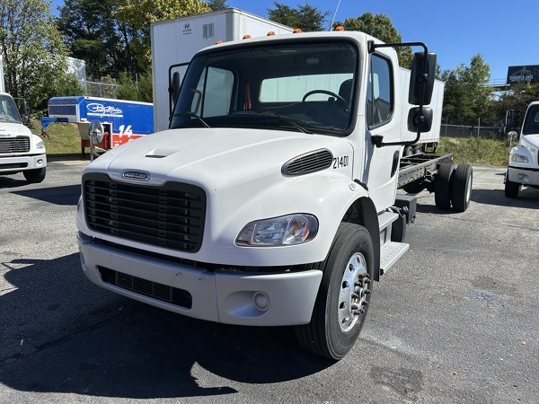 FREIGHTLINER M2 106 Cab and Chassis 