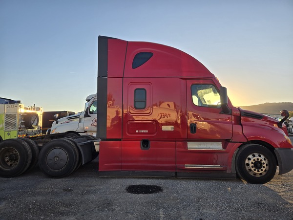 FREIGHTLINER CASCADIA 126SLP 2022