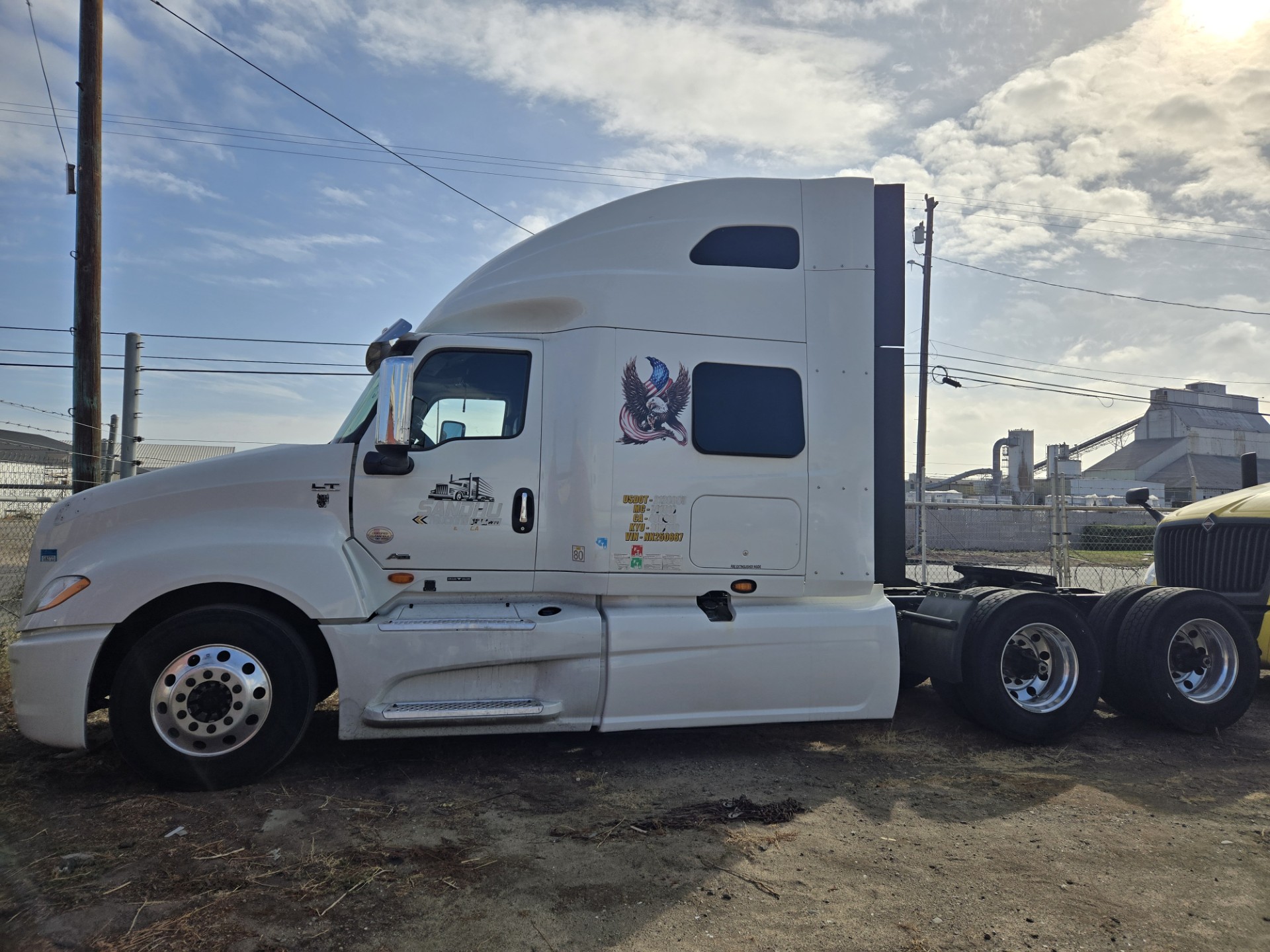 2022 INTERNATIONAL LT SLP - image 2