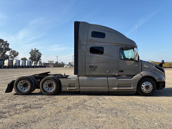 VOLVO VNL760 2024