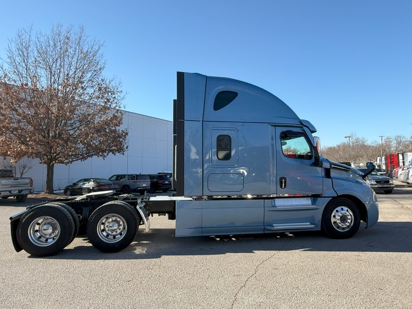 FREIGHTLINER CASCADIA 126SLP 2023